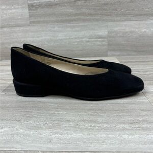 Kenneth Cole New York Round Toe Suede Ballet Flats Womens 8.5. Fits More Like 9.